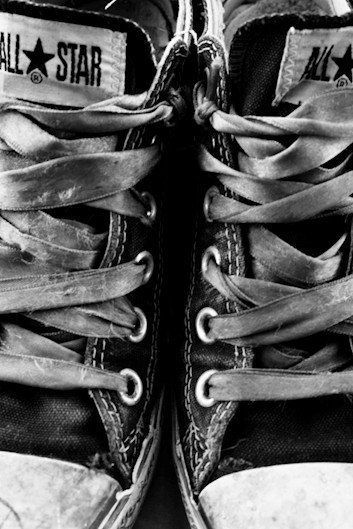 Weathered Chucks, to me, have to be one of the coolest things on the planet. It's a shame Converse's build quality has gone down over the years. Art Final, Black And White Photograph, Seni 3d, Foto Tips, Shoes Photo, Foto Art, Types Of Photography, Photo Vintage, White Picture