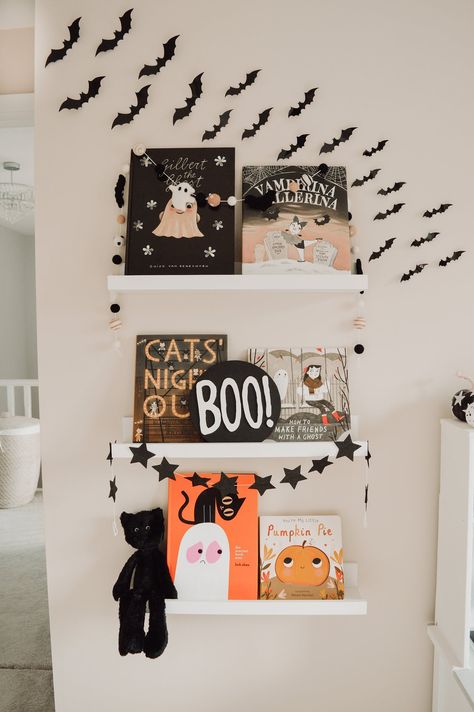 Halloween Decorations Playroom, Halloween Ideas Decorations Room, Clean Playroom Ideas, Boho Halloween Classroom, Playroom Holiday Decor, Nursery Halloween Decor, Toddler Halloween Decor, Fall Nursery Decor, Halloween Themed Nursery