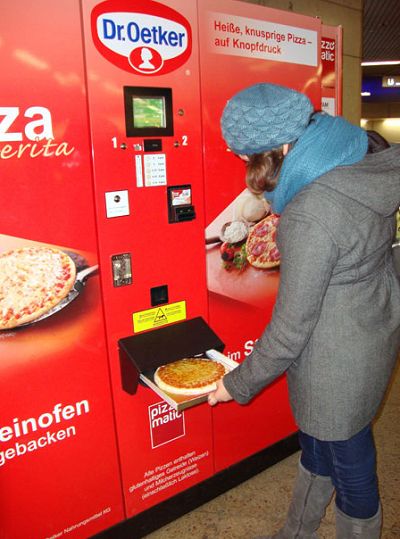 Pizza vending machine, 9″ pizzas cook in 2 minutes while you wait Red Skittles, Pizza Vending Machine, Oven Baked Pizza, Vending Machines In Japan, Vending Machine Design, Coin Op Machine, Vending Machine Business, Coffee Vending Machines, Stone Oven