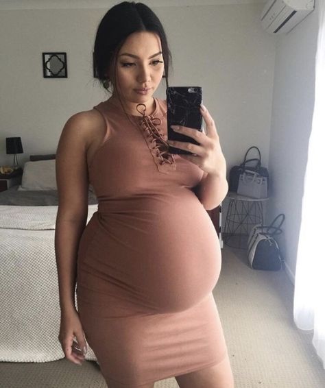 I Love Bellies Hot Pregnancy Outfits, Twin Pregnancy Belly, Pregnant Celebrity, Big Pregnant, Prego Outfits, Body Positive Fashion, Pregnant Model, Beautiful Pregnancy, Pretty Pregnant