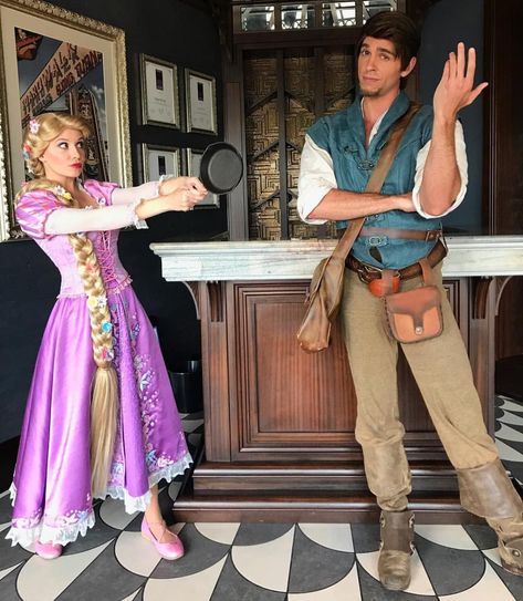 Diy Disney Halloween Costumes, Disney Çiftleri, Kostum Disney, Disney Couple Costumes, Costumes Faciles, Disney Costumes For Kids, Disney Costumes Diy, Tangled Princess, Halloween Costumes Diy Couples