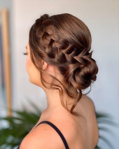 Natural Hair Updo Wedding, Sanggul Modern, Hairstyles Prom, Guest Hair, Wedding Guest Hairstyles, Long Hair Wedding Styles, Messy Bun Hairstyles, Wedding Hair Inspiration, Penteado Cabelo Curto