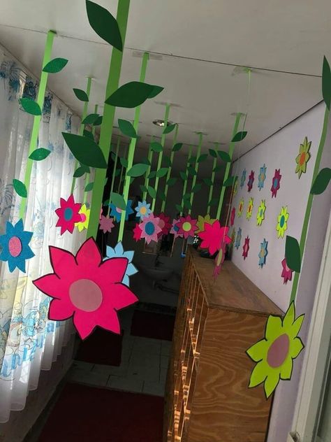 Classroom Ceiling, Preschool Decor, School Board Decoration, Spring Classroom, School Celebration, Bird Crafts, Board Decoration, Seni Origami, Class Decoration