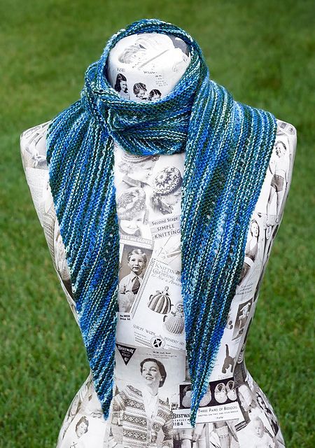 One Skein Projects Knitting, Knit Shawlette Pattern Free, Knitting One Skein Projects, New Knitting Patterns 2023, One Skein Knit Scarf, One Skein Sock Yarn Knitting Projects, One Skein Shawl Knitting Patterns, One Skein Shawl Knitting Patterns Free, Knitting Pattern Shawl