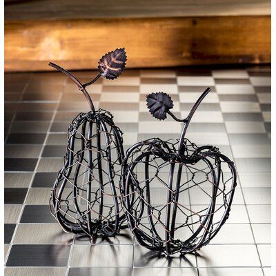 METAL WIRE SCULPTURE