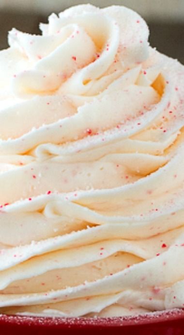 Peppermint Cream Cheese Frosting, Peppermint Frosting Recipe, Peppermint Buttercream Frosting Recipe, Peppermint Buttercream Frosting, Peppermint Icing, Peppermint Frosting, Peppermint Buttercream, Icing Recipes, Frosting Recipes Easy