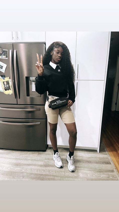 High School Dress Outfits, Uniforms Ideas School, Black Shirt Uniform Outfit, Styled Uniform School, Panda Dunks Uniform Outfits, Uniform Baddie Outfits, Khaki Pants Outfit School Uniform, Black And White Uniform School, Uniform Outfits Black Women School