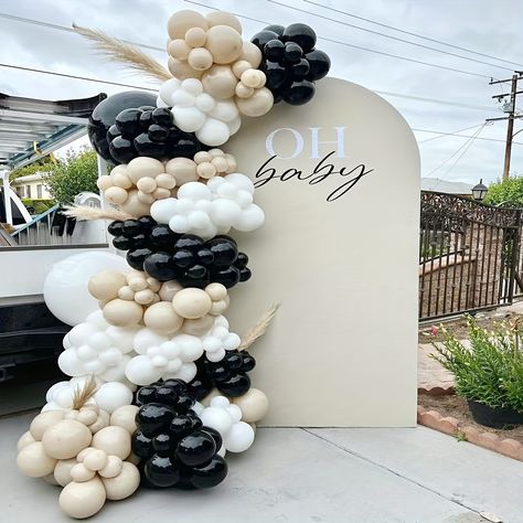 Black And White Balloons, Baby Shower Balloon Arch, Balloons Arch, White Baby Showers, Baby Balloon, Garland Arch, Black And White Baby, Black Balloons, White Balloons