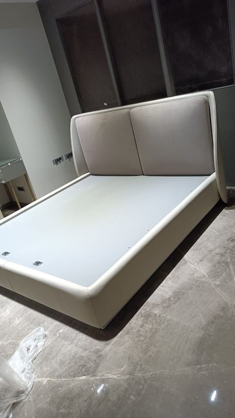 Bed Back Foam Design, Bed Detail Design, Bed Back Designs, Wood Bed Design Modern, Trending Bed Designs, Bedback Design, Room Inspo Modern, Modern Western Bedroom, Aesthetic Work Desk