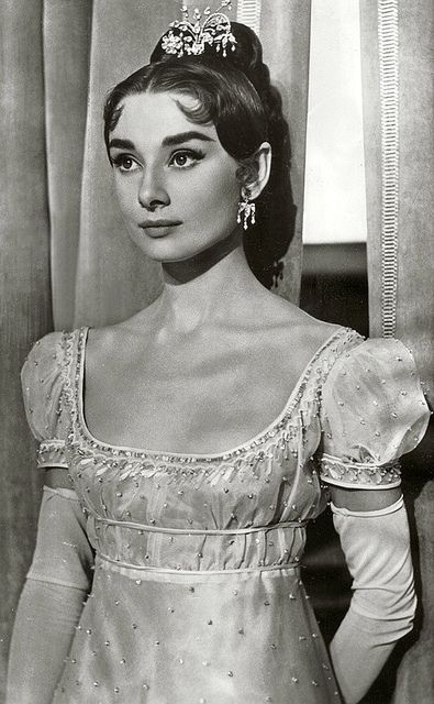 Audrey Hepburn as Natasha Rostova in King Vidor's epic "War & Peace", 1956 | Flickr - Photo Sharing! Aubrey Hepburn, Estilo Marilyn Monroe, Empress Josephine, Audrey Hepburn Photos, Audrey Hepburn Style, Hepburn Style, Empire Waist Dress, Vintage Hollywood, Vintage Beauty