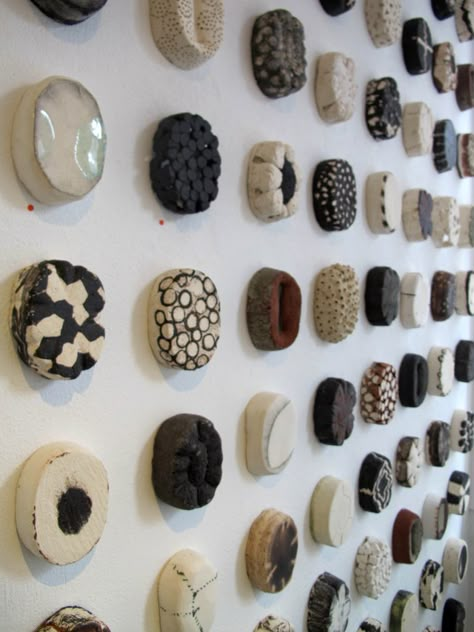 per stuk.... of de hele wand Marian Bijlenga, Ceramic Wall Art, Contemporary Ceramics, Sculpture Installation, Clay Ceramics, Wall Deco, Ceramic Clay, Ceramic Sculpture, Wall Sculptures