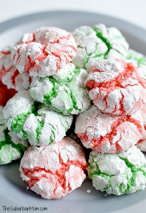 Christmas Cake Mix Cookies, Christmas Crinkle Cookies, Crinkle Cookies, Xmas Cookies, Köstliche Desserts, Christmas Snacks, Cake Mix Cookies, Christmas Cooking, Holiday Cooking