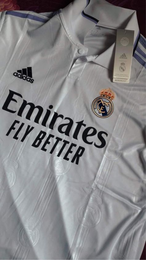 Football Dress, Football Jersey Outfit, Real Madrid Football, Jersey Outfit, ريال مدريد, Aesthetic Guys, Football Shirts, Real Madrid, Madrid