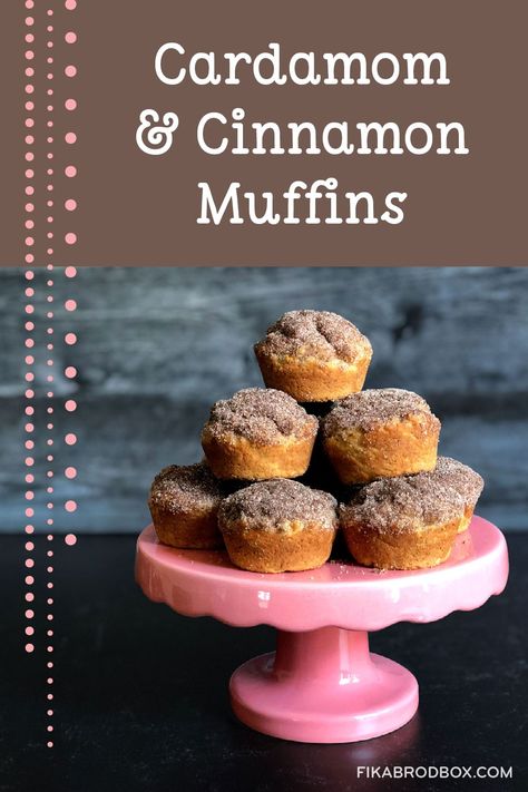 These moist cardamom & cinnamon muffins are coated with spiced sugar ♥︎ fikabrodbox.com #muffins #cinnamonsugar Cardamom Muffins Recipe, Cardamom Muffins, Spiced Oatmeal, Cinnamon Muffins, Oatmeal Muffins, Gluten Free Muffins, Baking Flour, Apple Slices, Cinnamon Sugar