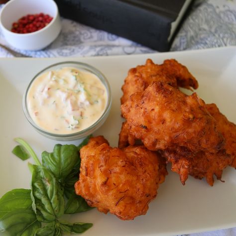 Indulging in the Joy of Homemade Crab Fritters Imagine a plate of golden-brown perfection, each bite a crispy revelation of flavors and textures. That's what our homemade crab fritters bring to the table. It all starts with a harmonious blend of ingredients, each playing a vital role in creating this culinary delight. Crab Nuggets, Crab Fritters, Crab Burger, Crab Rolls, Crab Meat Recipes, Crab Dishes, Seafood Appetizers, Crab Recipes, Sea Food