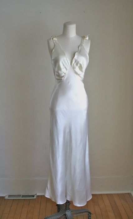 Night Gown Wedding Dress, Vintage Silk Slip Dress For Wedding Night, Vintage Cream Sleepwear For Wedding Night, Vintage Silk Nightgown, Vintage Satin Wedding Sleepwear, 1930s Nightgown, Wedding Night Outfit, Vintage Satin Nightgown For Sleep, 1930 Nightgown