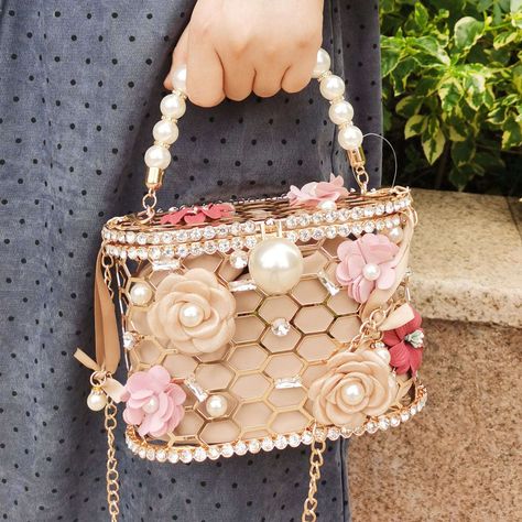 Box Designer evening bag diamond flower Clutch Bag hollow relief Acrylic luxury handbag banquet party purse women&#39;s Shoulder bag Prom Purse, Gold Evening Bag, Black Evening Bag, Crystal Clutch, Wedding Clutch, Pearl Bag, Party Purse, Evening Handbag, Colorful Shoes