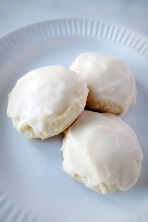 Vanilla Buttermilk Cookies - Buttermilk Cookies, Buttermilk Recipes, Vanilla Cookies, Soft Cookie, Low Cal, Tea Cakes, Cookies Ingredients, Favorite Cookies, Cookie Desserts