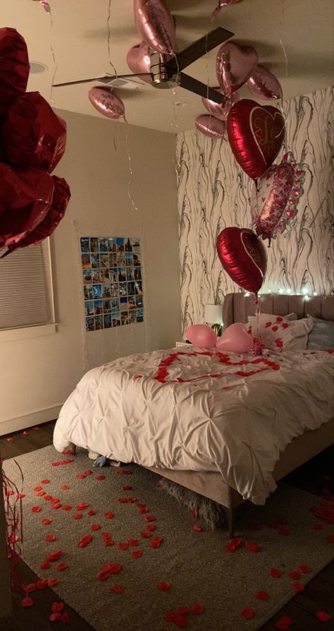 Romantic Bedroom Ideas For Valentines, Valentines Ideas For Her, Valentine Gifts For Him, Valentines Proposal, Aesthetic Valentines, Valentines Date Ideas, Valentines Day Aesthetic, Day Date Ideas, Valentines Gift For Boyfriend