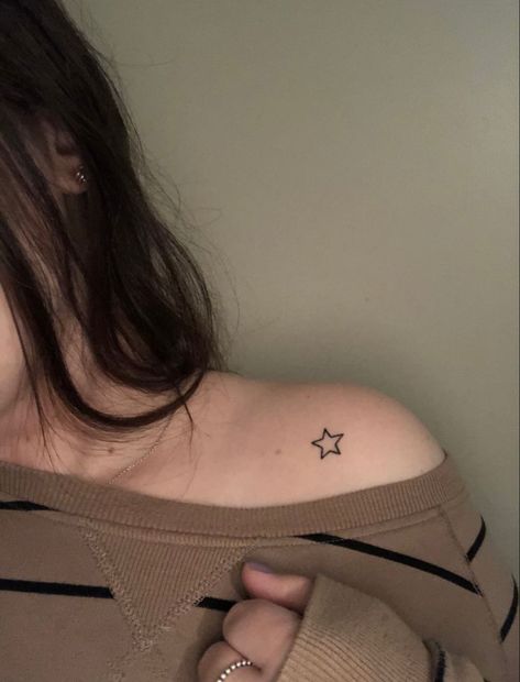 Tato Grunge, Tattoo Etoile, Miniature Tattoos, Small Star Tattoos, Emo Tattoos, Tato Minimal, Grunge Tattoo, My Art Style, Bone Tattoos