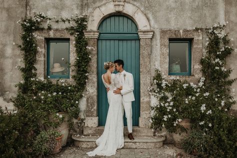 couple smokebomb celebration intimate wedding sicily italy romantic Wedding In Sicily Italy, Sicily Micro Wedding, Palermo Wedding Sicily, Taormina Sicily Wedding, Sicily Elopement, Wedding Sicily, Italy Wedding Venues, South Of Italy, Sicily Wedding