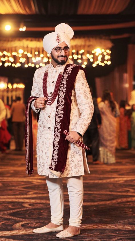 #indiangroom #groom #sherwanigroom #indianwedding Weddings Poses Ideas, Groom Single Poses Indian Wedding, Dulha Singal Pose, Singal Dulha Pose, Indian Groom Poses, Dulha Single Pose, Groom Poses Indian, Groom Single Poses, Wedding Groom Poses