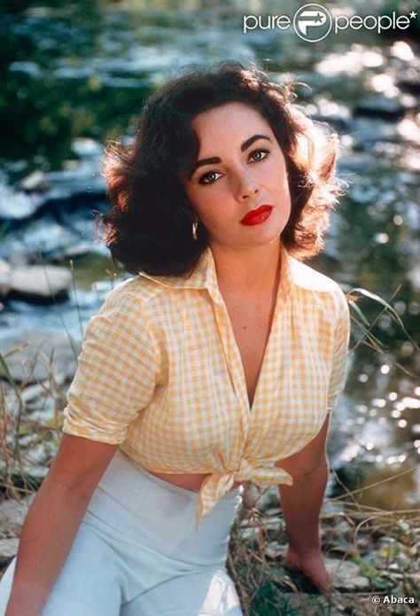 Elizabeth Taylor is listed (or ranked) 29 on the list Who Was the Most Attractive Actress at 25 Years Old? Klasik Hollywood, Edward Wilding, Stars D'hollywood, Diana Dors, Jacques Fath, Mode Retro, Sofia Loren, Violet Eyes, Vintage Versace