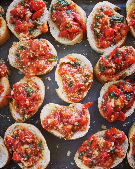 Garden Cherry Tomato Bruschetta offers tomatoes from the garden and basil plus garlic and balsamic vinegar. A simple, healthy appetizer. Cherry Tomato Bruschetta, Cherry Tomato Appetizers, Bruschetta Recipes, Tomato Bruschetta Recipe, Fresh Herb Recipes, Vegetarian Appetizer, Cherry Tomato Recipes, Fresh Tomato Recipes, Tomato Bruschetta