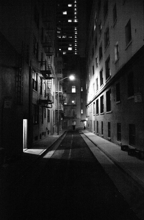 Burritt Street, where Miles Archer is killed.  San Francisco Noir - NYTimes.com Film Noir Photography, Noir Aesthetic, Night Film, Dark Street, Fotografi Kota, Dark City, Photography Film, Ideas Photography, Black And White Aesthetic