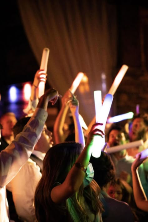 Wedding Reception Foam Glow Sticks, Neon Lights Wedding Glow Sticks, Reception Dance Floor Ideas, Glowstick Wedding Dance Floor, Glow Party Wedding, Wedding Dance Light Sticks, Light Up Wands Wedding, Wedding After Party Dance Floor, Light Sticks For Wedding