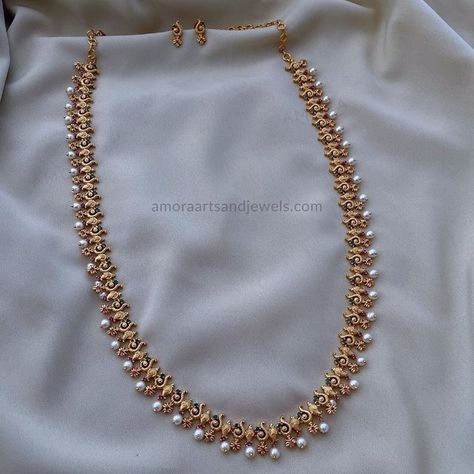 Long Chain Designs Gold, Kasula Haram, Product Instagram, Maharashtrian Jewellery, Simple Necklace Designs, Jewelry Necklace Simple, Haram Designs, Indian Wedding Jewelry Sets, Long Haram