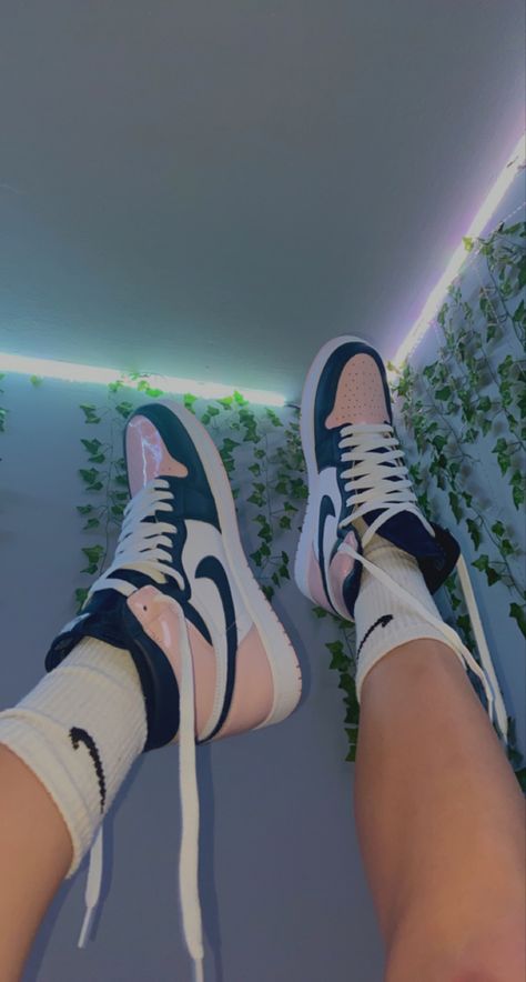 Atmosphere Jordan 1 Outfit, Jordan 1 Aesthetic Outfit, Atmosphere Jordan 1, Jordan Atmosphere, Jordan 1 Fits, Jordan 1 High Atmosphere, Jordan 1 Atmosphere, Jordans Aesthetic, Styling Jordans