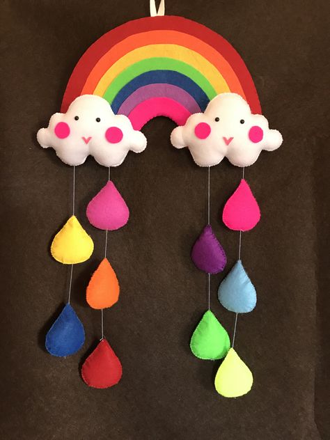 Wall Hanger Ideas, Wall Hanger Diy, Rainbow Wall Hanging Diy, Kids Room Wall Decoration, Crafts To Make At Home, Rainbow Crafts For Kids, Flori Din Lut, Craft With Paper, Butterfly Beautiful