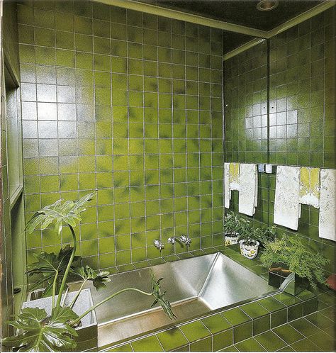 Happiness is a Green Bathroom. by glen.h, via Flickr 1970s Bathroom, 70s Bathroom, Green Tiles, 80s Interior, 70s Interior, Retro Interior Design, 70s Home, 70s Home Decor, Interior Vintage