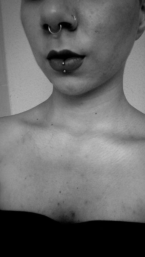 Labret Ring Piercing, Labret Hoop, Labret Piercing Ring, Labret Ring, Hoop Piercing, Labret Piercing, Piercing Ring, Piercing Ideas, Beautiful Ladies