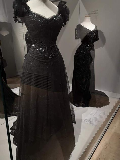 Vintage Goth Prom Dress, Emo Prom Dresses, Goth Prom Dresses, Gothic Formal, Emo Dress, Goth Prom Dress, Goth Wedding Dresses, Creepy Clothes, Gothic Prom Dress