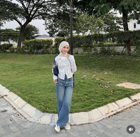 Campus Outfit Hijab, Ootd Poses, Collage Outfits, Campus Outfit, Casual Hijab, Casual Hijab Outfit, Hijabi Outfits Casual, Hijabi Outfits, Simple Outfit