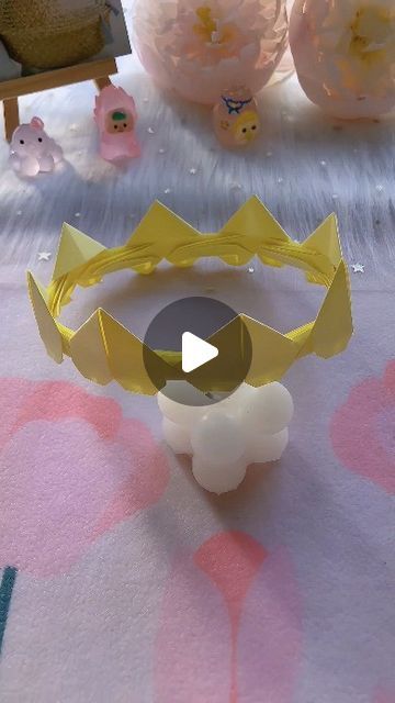 Gifts For Your Sister Birthday, Handmade Gifts For Sister Birthday, Paper Crown Tutorial, Birthday Crown Diy, Birthday Origami, Birthday Gift Ideas For Sister, Diy Birthday Gifts For Sister, Origami Crown, Diy Birthday Crown