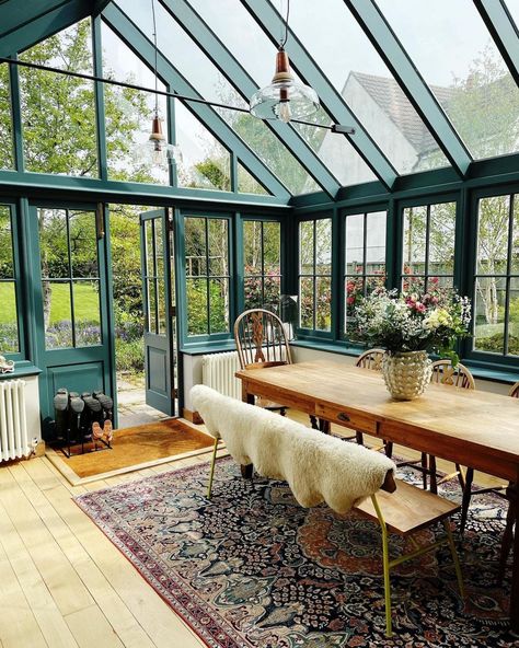 12 Glass extension ideas | Fifi McGee Sunroom Dining Room, Glass Sunroom, Garden Decor Ideas Diy, Sunroom Dining, Conservatory Decor, Conservatory Windows, Orangery Extension, Conservatory Ideas, Conservatory Kitchen