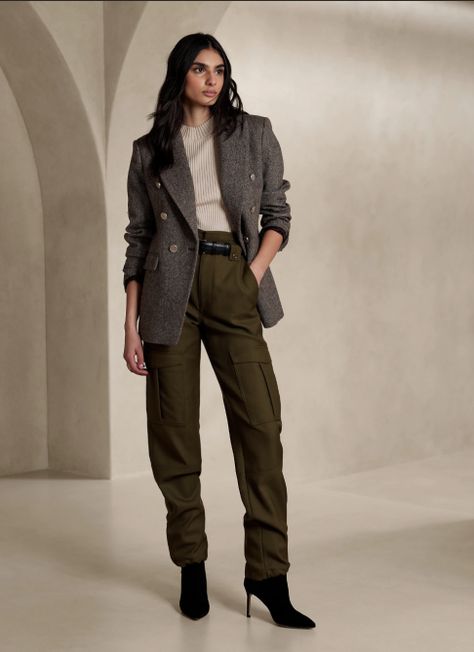 STYLECASTER | Banana Republic Sale Wool Cargo Pants, Tapered Cargo Pants Outfit, Hunting Style, Green Trousers, Cargo Pants Outfit, Utility Pants, Banana Republic Women, Cargo Joggers, Style Fall