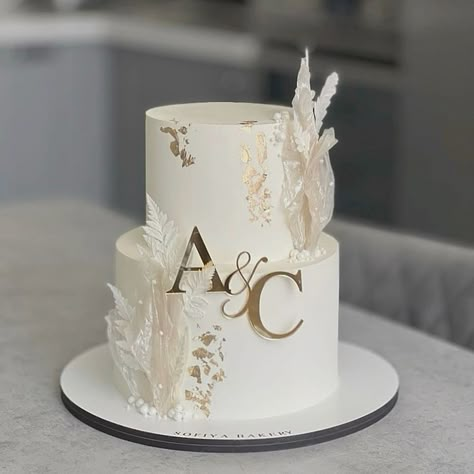 Wedding Cake Marble, Nikkah Ideas, Wedding Cake Simple Elegant, White And Gold Wedding Cake, Silver Wedding Cake, Thoughtful Wedding Gifts, Wedding Cake Photos, Desain Quilling, Classic Wedding Cake