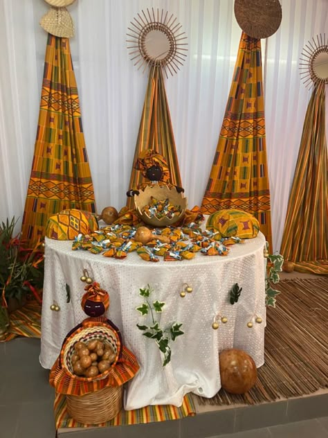 African Wedding Ceremony, Nigerian Themed Party, African Backdrop Ideas, African Decorations Party, Ruracio Decor Ideas, Traditional Wedding Decor Tswana, African Theme Wedding, African Wedding Theme Decoration, African Theme Party