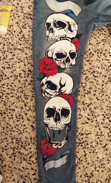 Skeleton Painted Jeans, Skull Painted Jeans, Custom Painted Jeans, Denim Jacket Diy Paint, Painted Pants, Denim Diy Clothes, Diy Denim Jacket, Painted Clothes Diy, Hand Painted Denim Jacket