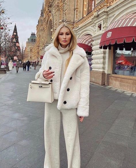 Office Outfits Winter, Winter Outfits Trendy, Outfits Winter Casual, Casual Outfits Winter, Winter Office Outfits, Winter Casual Outfits, Fur Jacket Outfit, White Fur Jacket, Trendy Winter Outfits