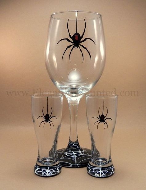 Halloween Wine Glasses Diy, Painted Beer Glasses, Glass Diy Ideas, Painted Shot Glasses, Mesa Halloween, Wine Glass Diy, Halloween Wine Glasses, Wine Glasses Diy, Halloween Glasses