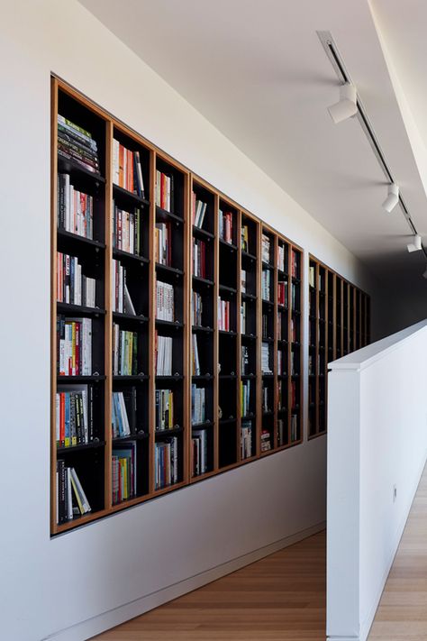 Self confessed bookworm? We have a feeling you'll be blown away by these incredible home libraries and reading rooms, because “A room without books is like a body without a soul.” Narrow Beach House, Reading Rooms, Narrow Bookshelf, Library Designs, Bookshelves In Living Room, Homes To Love, Bookshelf Storage, Home Library Design, Melbourne House