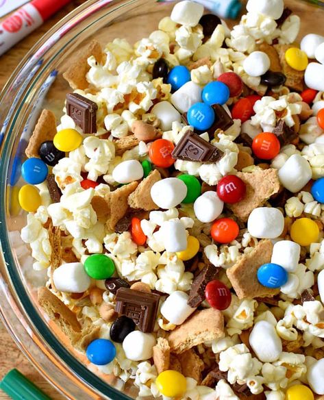 Family Movie Night Snacks, After School Snack Ideas, School Snack Ideas, Midnight Munchies, Movie Night For Kids, Movie Night Food, Movie Night Birthday Party, Family Snacks, Movie Night Snacks