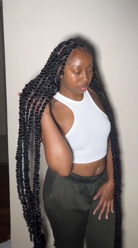 Large Island Twist Hairstyle, Big Island Twist, How To Style Large Knotless Braids, Large Boho Twist, Large Passion Twists Braids, Jumbo Island Twist, Large Island Twist, Large Goddess Braids, Large Passion Twists