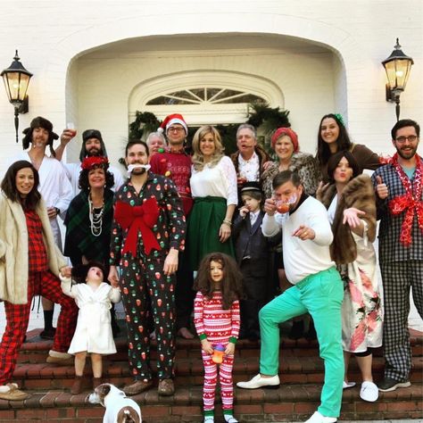 Griswold Family Christmas Pictures, Christmas Vacation Photo Ideas, National Lampoons Christmas Vacation Halloween Costumes, Griswold Halloween Costume, Christmas Vacation Family Costumes, Christmas Vacation Costumes Diy, Griswold Family Christmas Costumes, National Lampoons Christmas Costume, Griswold Christmas Party Costumes