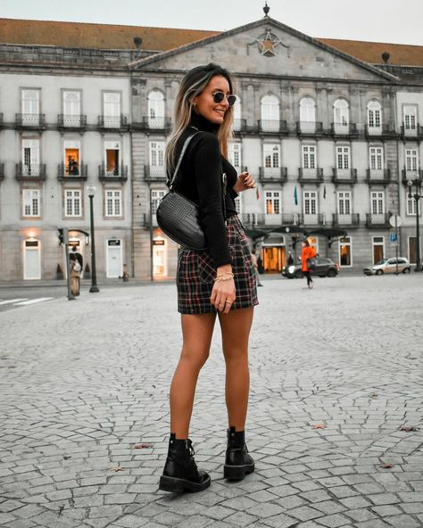 Dr Martens Christmas Outfit, Dr Martens Outfit Skirt, Dr Martens Skirt, Dr Martens Outfit Women, Fall Outfit Skirt, Dr Martens Outfit, Skirt Outfits Fall, Fall 23, Winter Skirt Outfit